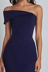 Marineblaues Ballkleid mit einer Schulter und Schlitz